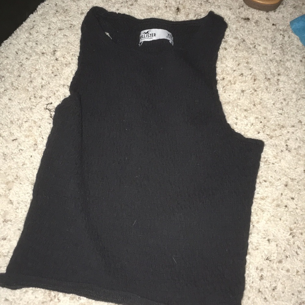 Black crop top no sleeves